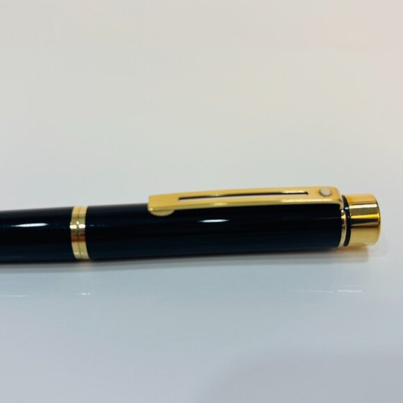 Sheaffer Fountain Pen with 14k Gold Nib Works Great Comes with 4 Cartridges - Picture 1 of 12